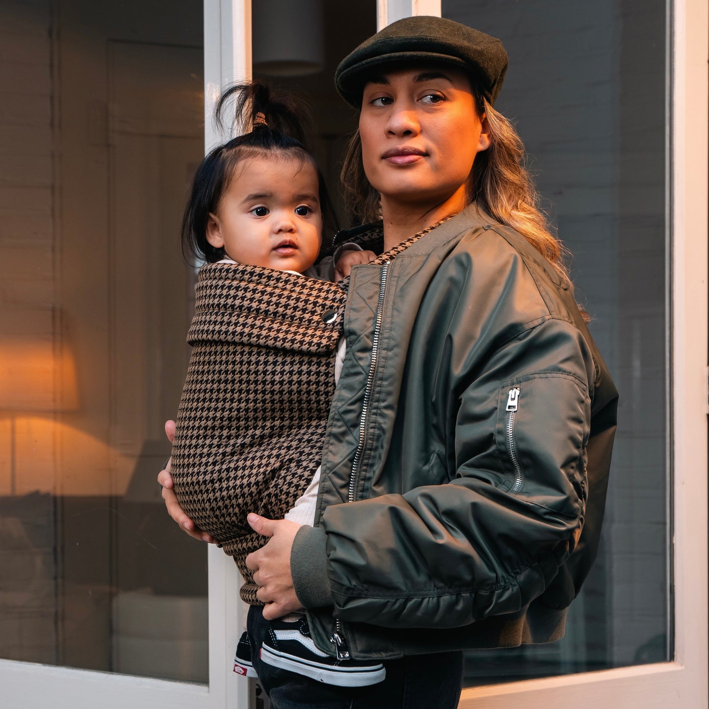 Babytrage - Hahnentrittbraun